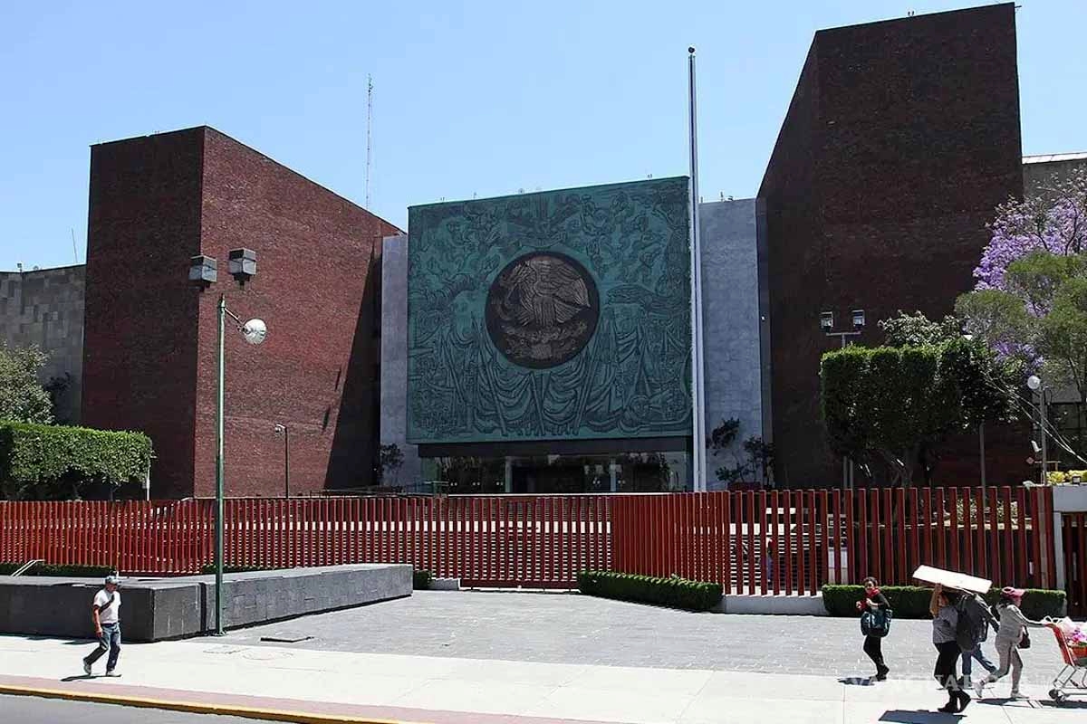 Morena deputies rebel against Monreal for forcing them to attend Congress