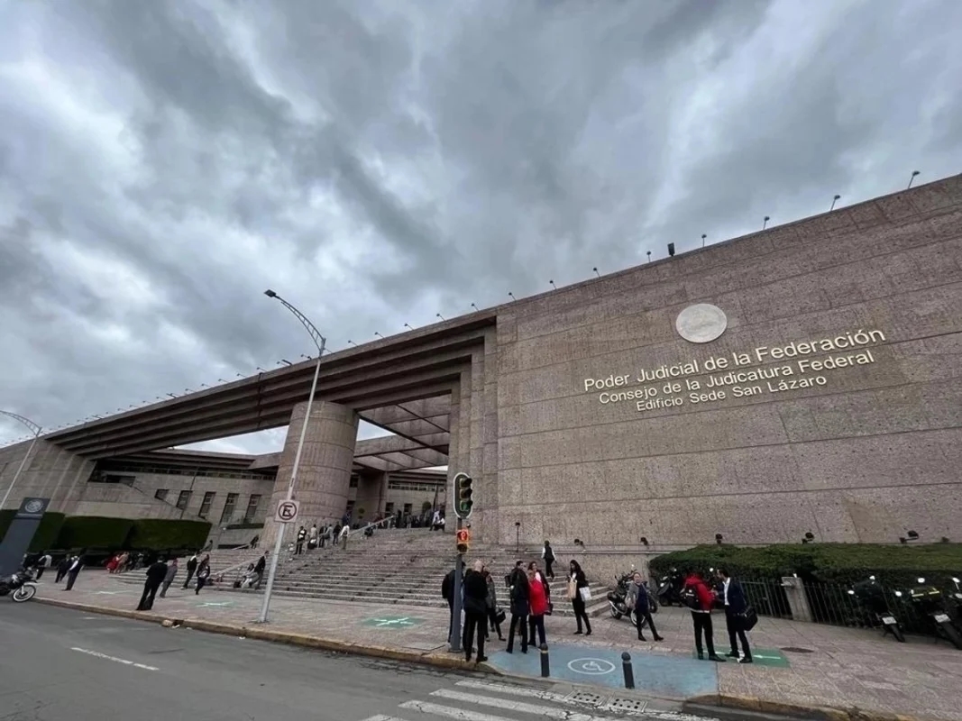 Foi criada uma Comissão Investigativa para analisar as denúncias contra funcionários do Poder Judiciário.