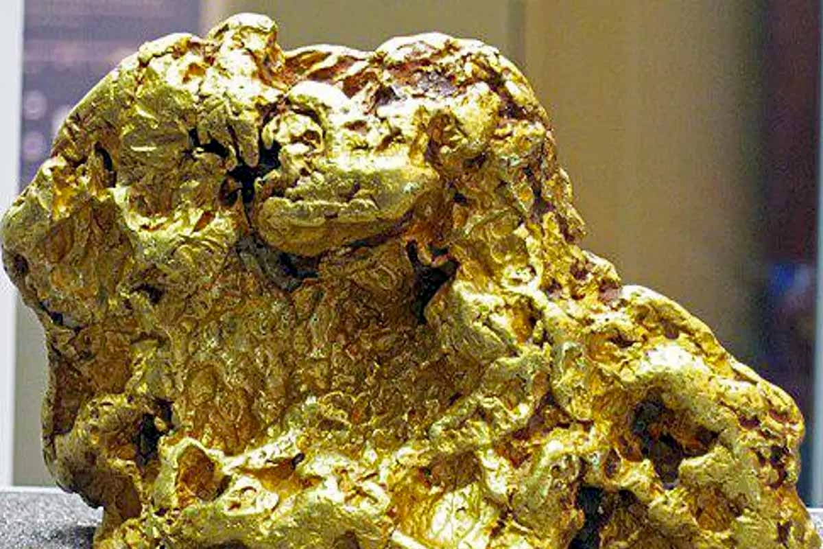 Gold reaches record highs in 2025 and consolidates its position as a key safe haven.