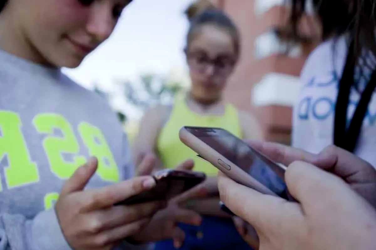 Senadores del PAN proponen penas de hasta 18 años por grooming infantil