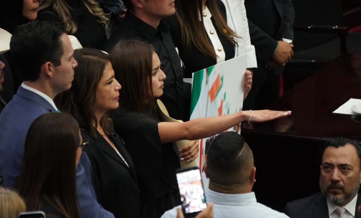 Grecia Quiroz übernimmt nach der Ermordung von Carlos Manzo das Amt des Bürgermeisters von Uruapan.