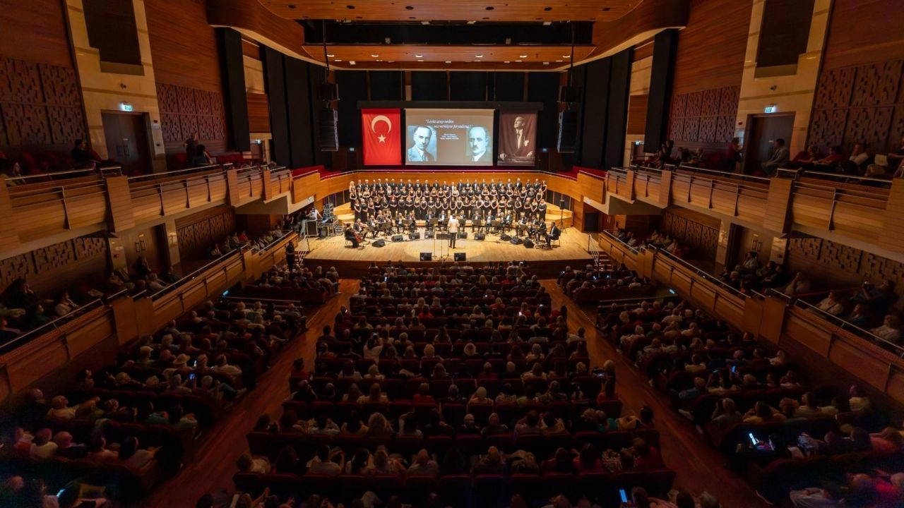 Het nieuwe seizoen van ENKA Sanat begint met een Burçin Büke-concert