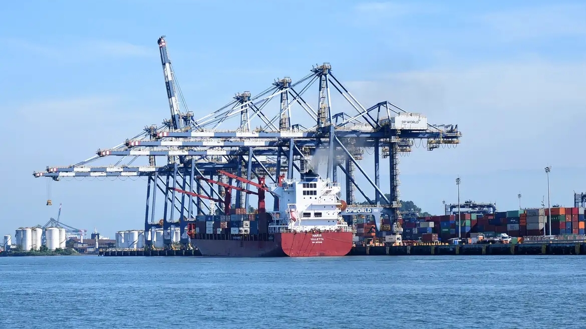 August exports hit record high despite Trump's tariff hike