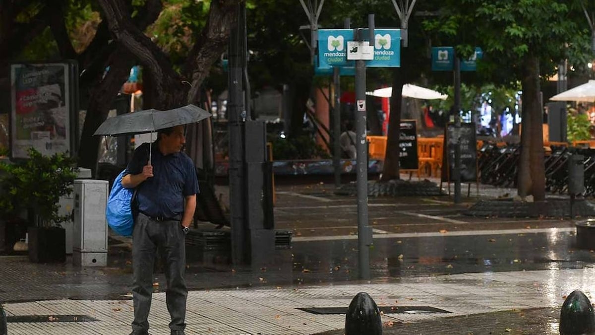 Mendoza está bajo alerta amarilla por tormentas y Zonda para este viernes: a qué zonas afectará