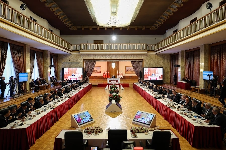 La comisión parlamentaria escuchó a Hakan Fidan y Yılmaz Tunç