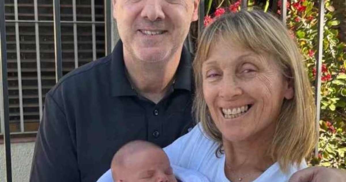 Now a grandpa, Dileo gets emotional and offers the title to little Beltrán