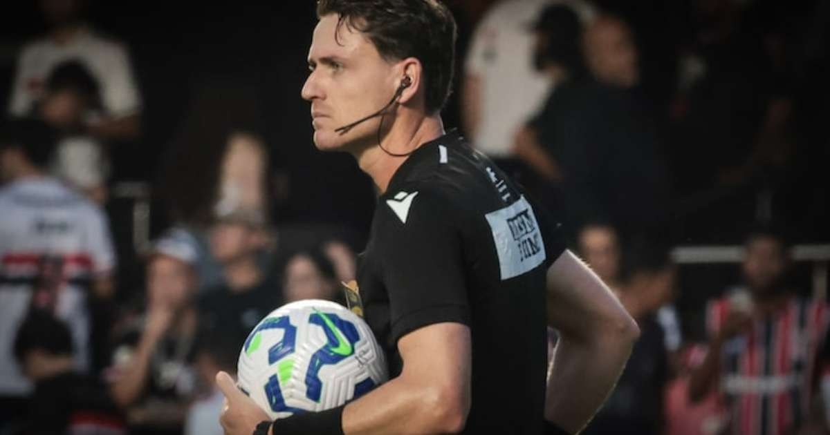 Abatti Abel, São Paulo - Palmeiras maçında yaptığı hatadan bir ay sonra hakemliğe geri dönüyor ve polisin gözetiminde maçı terk ediyor.