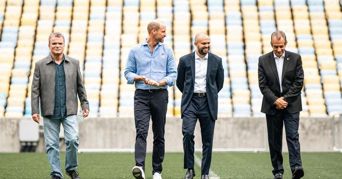 Príncipe William desembarca no Maracanã e se une a craques e crianças em defesa do planeta
