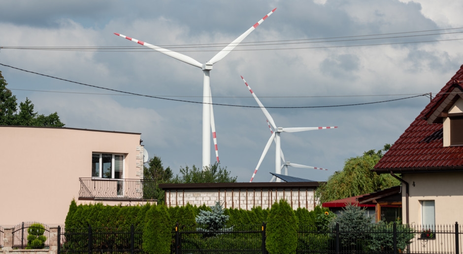 Quem arcará com os custos do desmantelamento das turbinas eólicas? Ministério da Cultura e do Meio Ambiente: Os custos não recairão sobre os municípios e arrendatários.