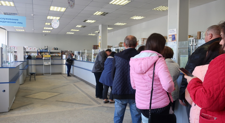 3,3 milyondan fazla Polonyalının ofislere bildirimde bulunması gerekiyor. Parmak izi alınması gerekiyor.