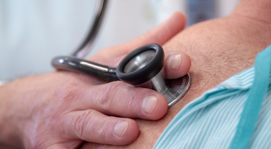 3 regole d'oro: il medico più anziano in attività rivela come è vissuto fino a 103 anni