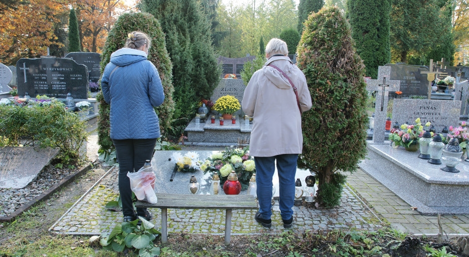 De 500 PLN a 8 años de prisión. Esto no está permitido en los cementerios.