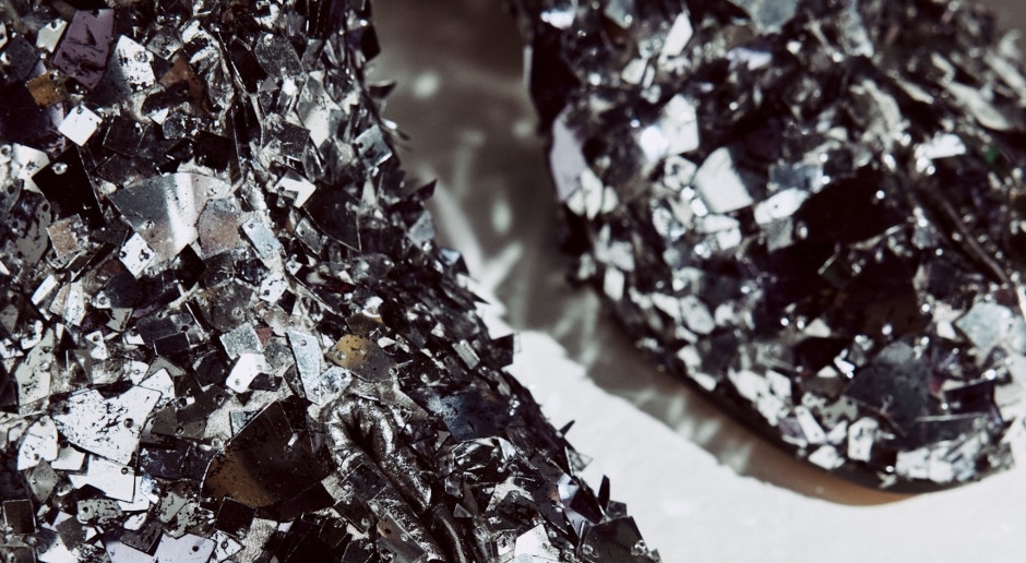 Maison Margiela präsentiert die Tabi-Ankle-Boots für die Königin des Winters. Nur 25 Sammlerstücke.