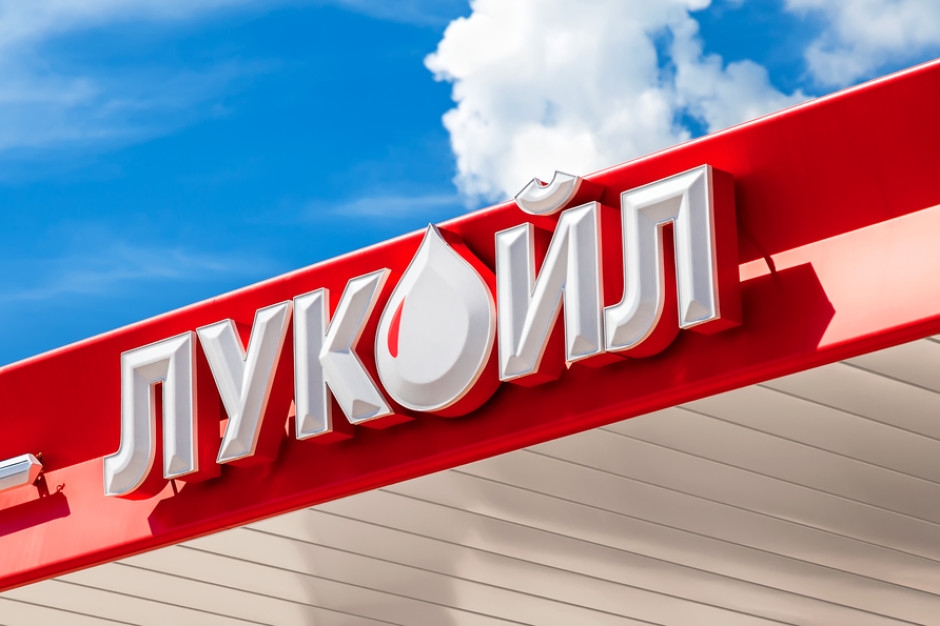 As sanções dos EUA já estão em vigor. A gigante petrolífera russa coloca à venda seus ativos no exterior.