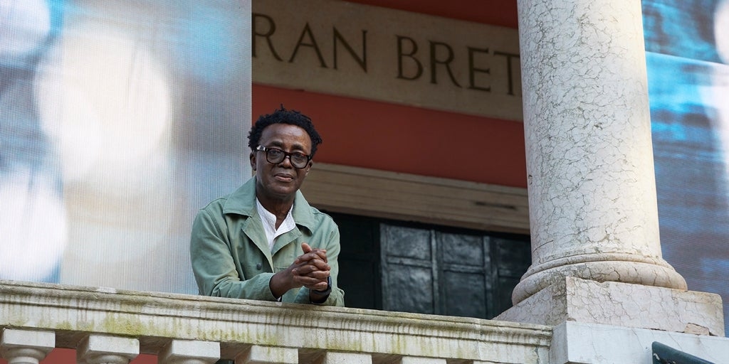 John Akomfrah: «Escuchar tu pasado es un buen ejercicio»