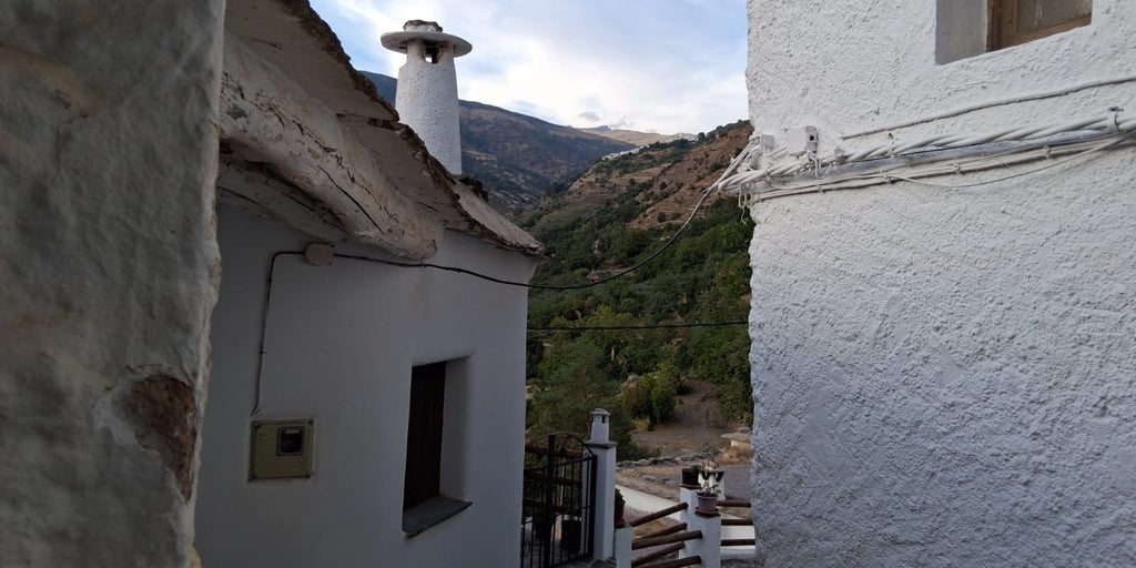 The village of Granada that looks like a Swiss postcard among snow-capped mountains