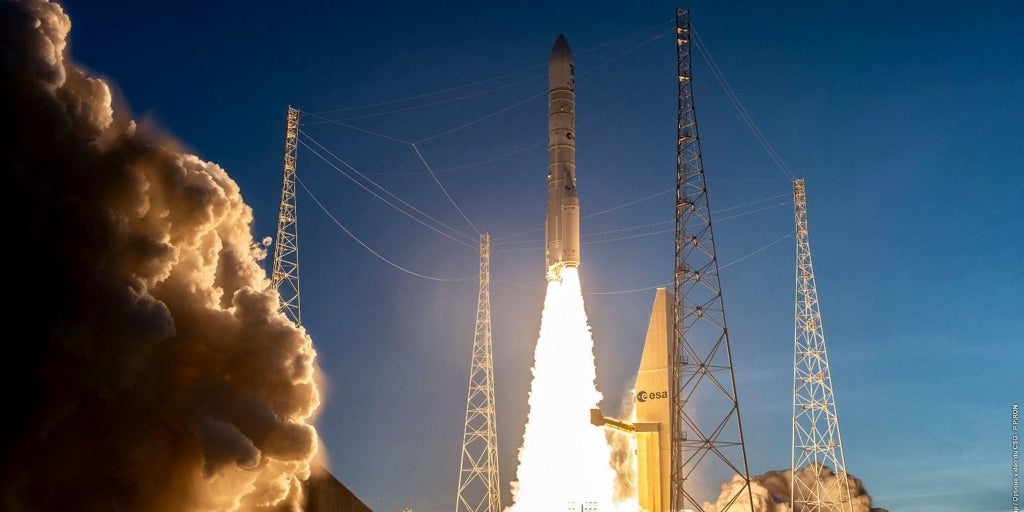 Avrupa, bulutların ve gecenin içinden görebilen Sentinel-1D uydusunu fırlattı.