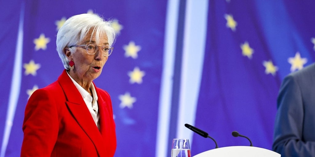 Avrupa Merkez Bankası (ECB), enflasyondaki yeni artışın baskısı altında faiz oranlarını %2'de tutuyor