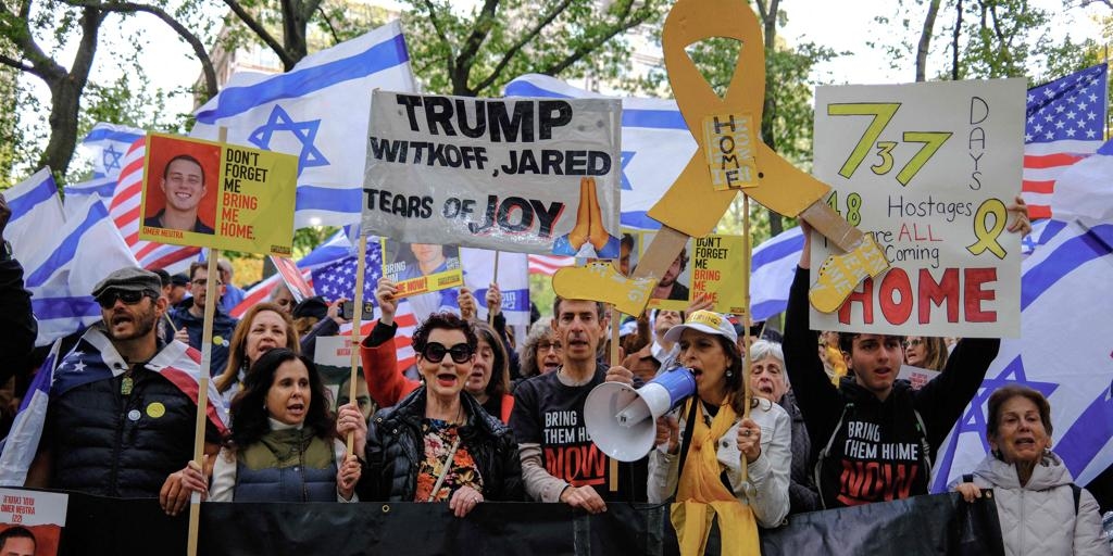 Los primeros siete rehenes liberados ya están en Israel y Trump es recibido con honores en Tel Aviv