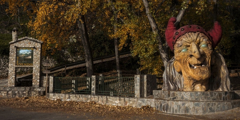 Descubra Soportújar, a vila das bruxas que se opôs ao despovoamento.