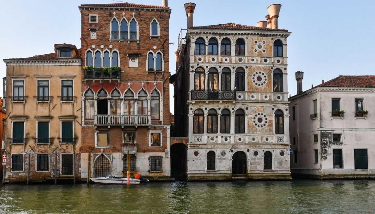 Zwischen Geschichte und Flüchen: Eine Reise durch Italiens Spukhäuser.