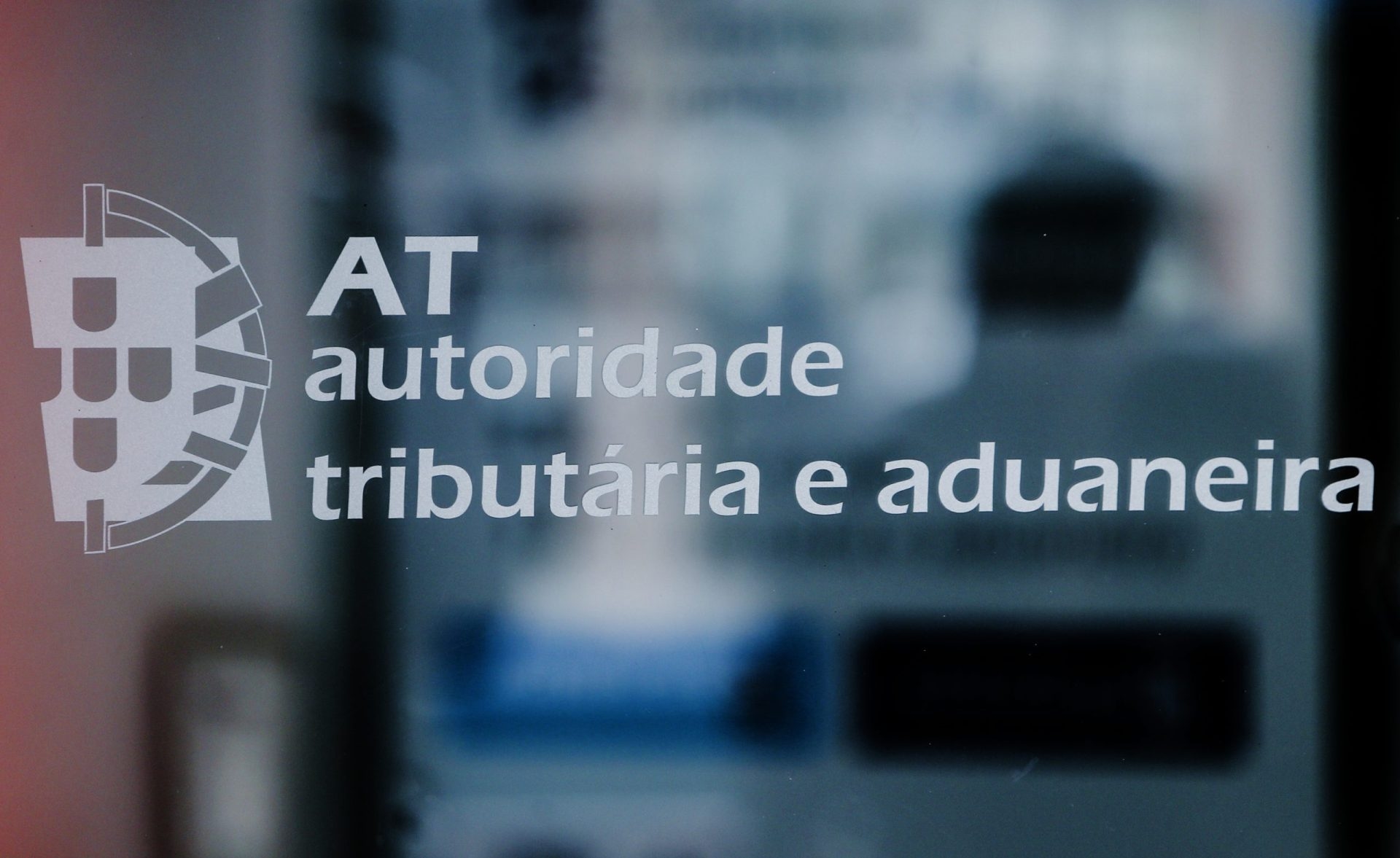 Autoridade Tributária alerta para falsos emails e SMS