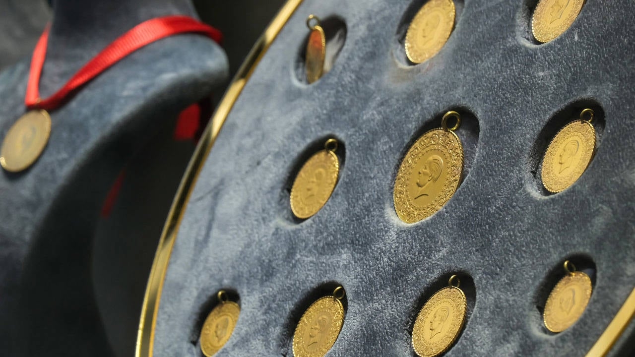 Searching for direction in the falling gold: How much is the gram gold price?