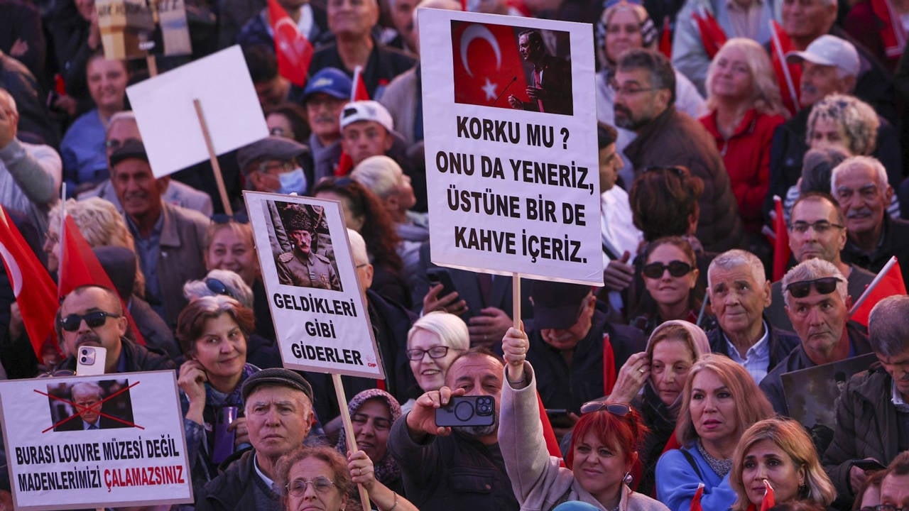 Una cosa es el plan del Palacio, otra muy distinta la historia del pueblo: ¿Funcionará la estrategia?