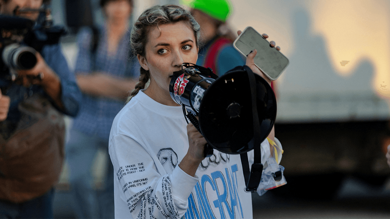 Консерваторы критикуют заявление кандидата в Палату представителей от поколения Z о свободе слова после федерального обвинения: «Она лжет»