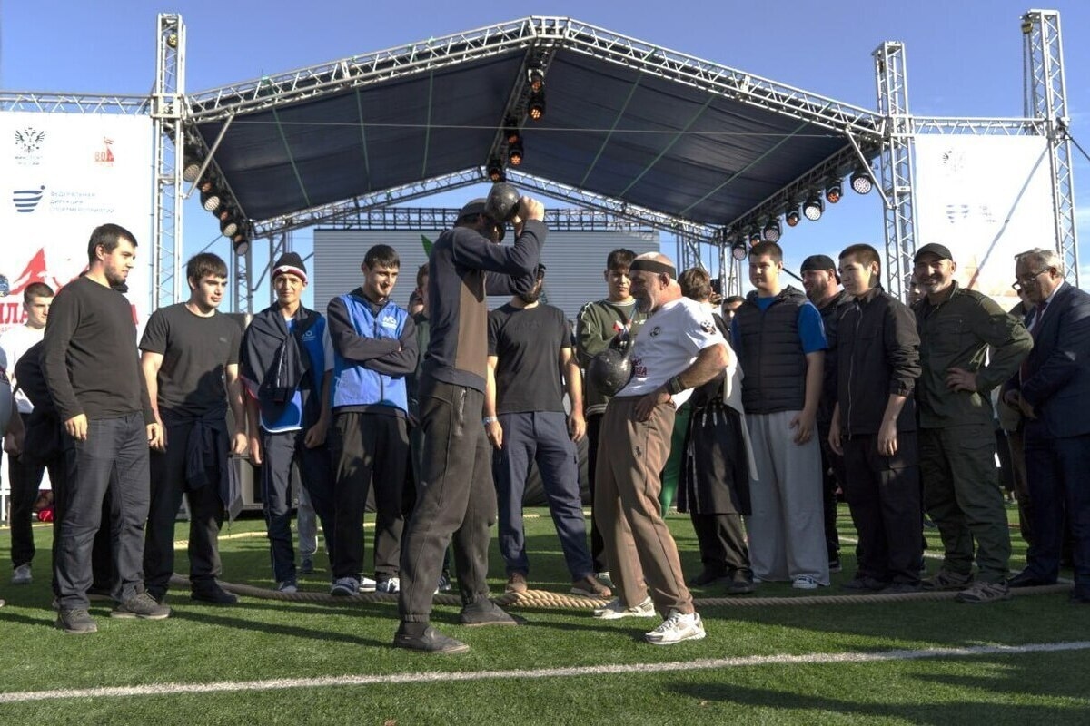 A strongman from Dagestan set a new world record.