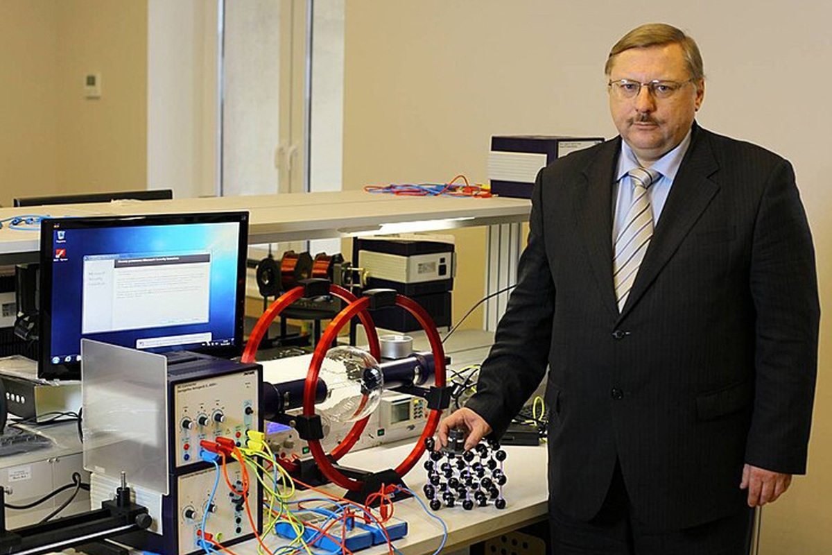 Гравитационная антенна и завод: инженеры разных поколений рассказали о своих мечтах