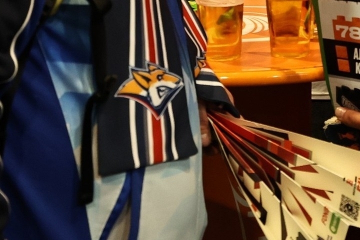 Razin stated that Metallurg's hockey players were let down by minor issues in the game against Ak Bars.