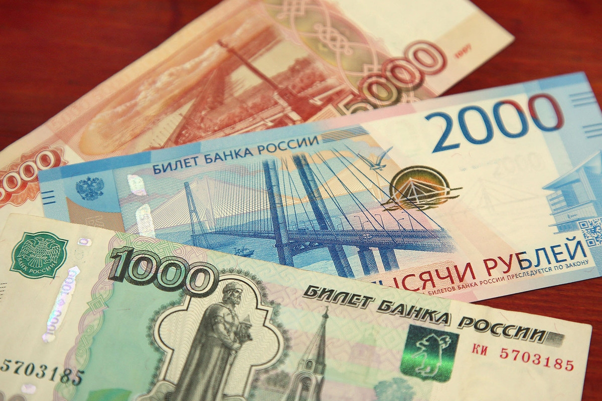 Especialistas explicaram como os russos de baixa renda podem melhorar sua situação financeira.