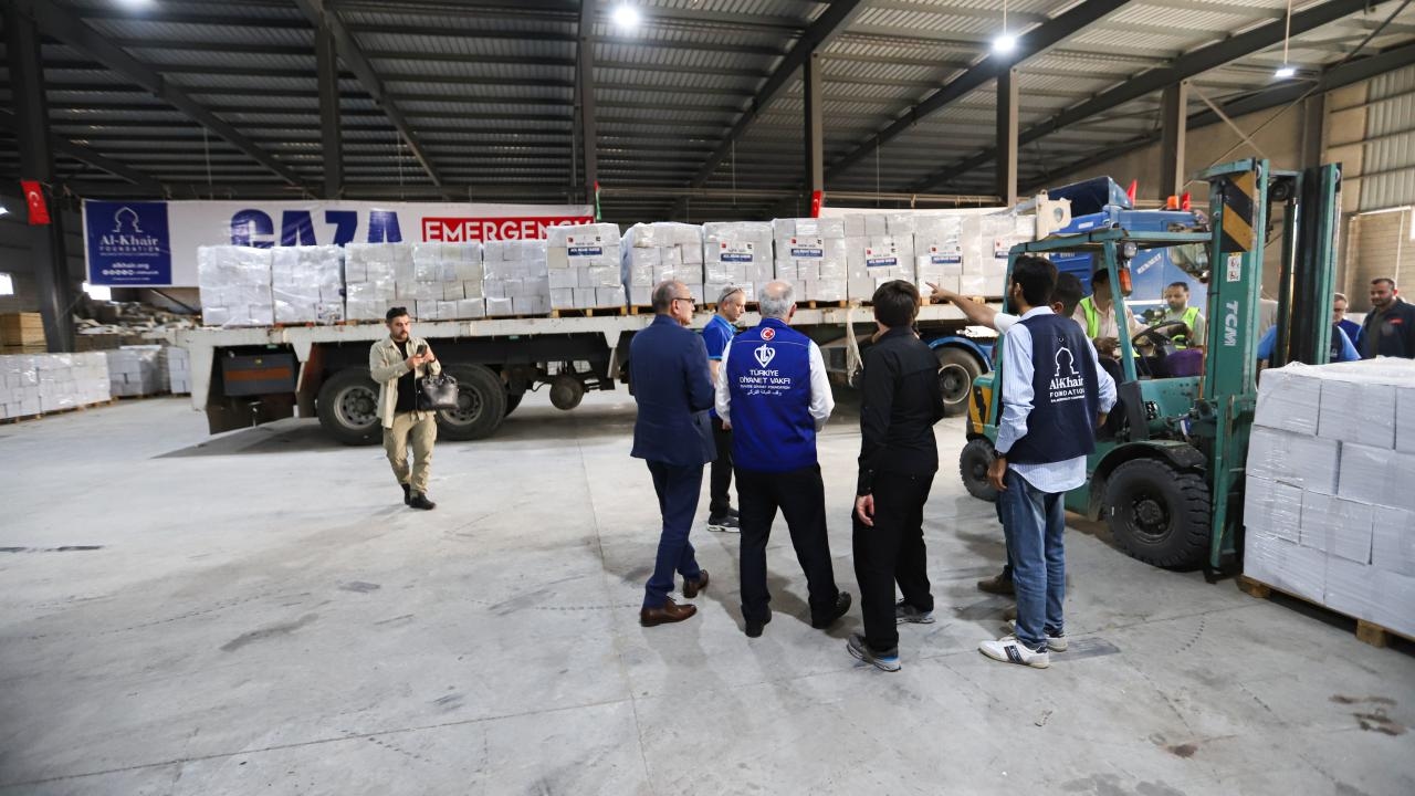 Caminhões com ajuda humanitária a caminho de Gaza: A TDV enviou 20 caminhões com ajuda humanitária para Gaza.