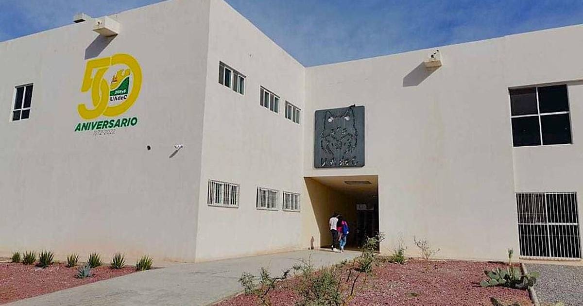 Gli studenti solidali con la professoressa dell'UAdeC che denuncia la violenza di genere