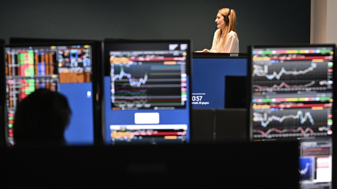 Фондовый рынок: Милан стремится к вершинам с Azimut, Stellantis и Snam