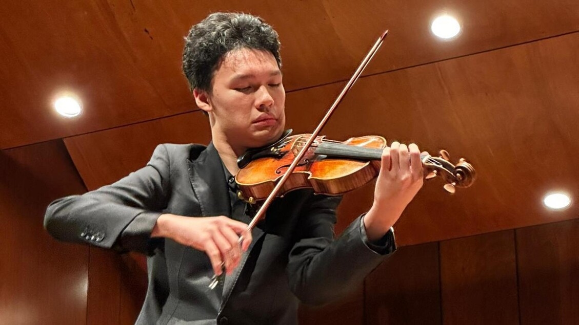 Paganini Prize: Zhang plays the 'Cannone' in concert.