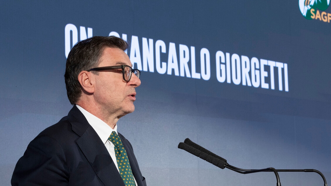 Giorgetti: 'Non sono il Papa, sulle banche decidono le Camere'