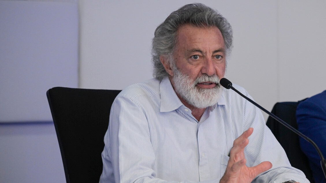 Barbareschi, com 'Allegro ma non troppo' contra a estupidez