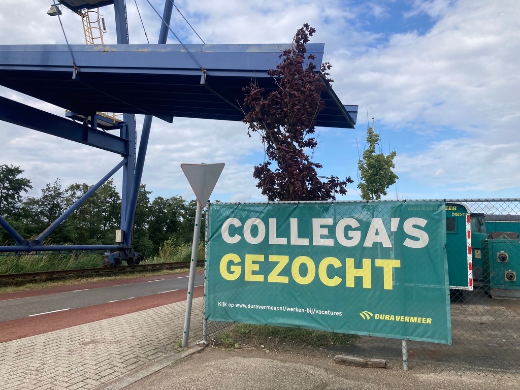 Через четыре года уровень безработицы полностью превысил количество вакансий