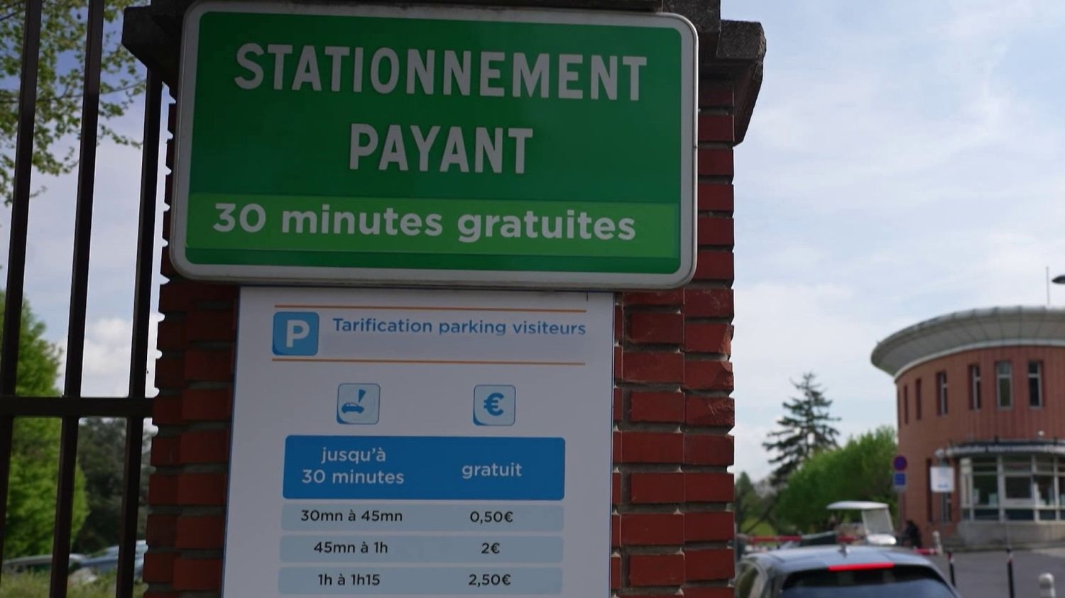 Uczynienie parkingu szpitalnego bezpłatnym: posłowie muszą podjąć decyzję