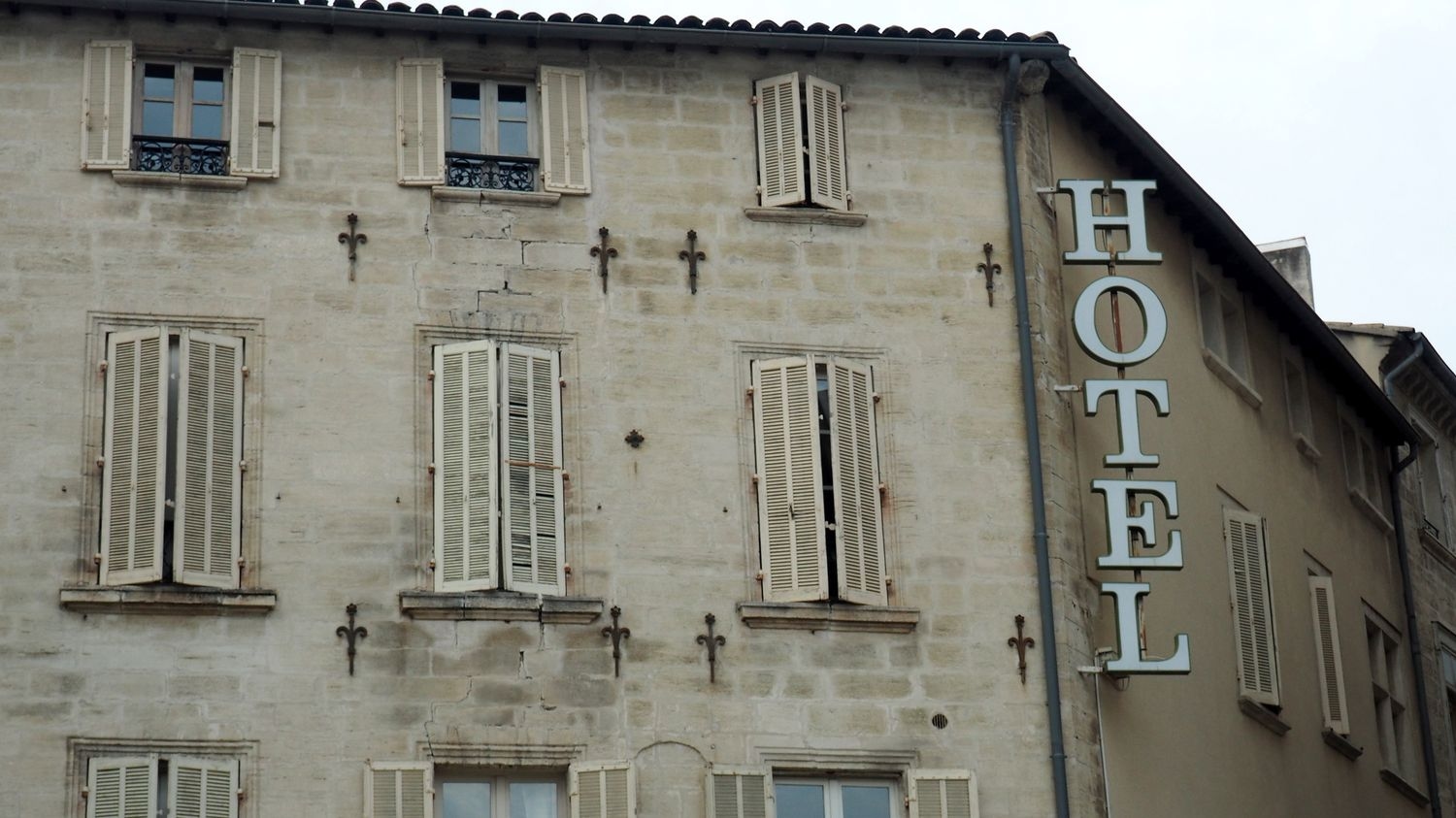 Tatil çeklerine işveren vergisi: "Küçük oteller en büyük yükü taşıyacak" diyen Fransız Otel ve Restoran Birliği,