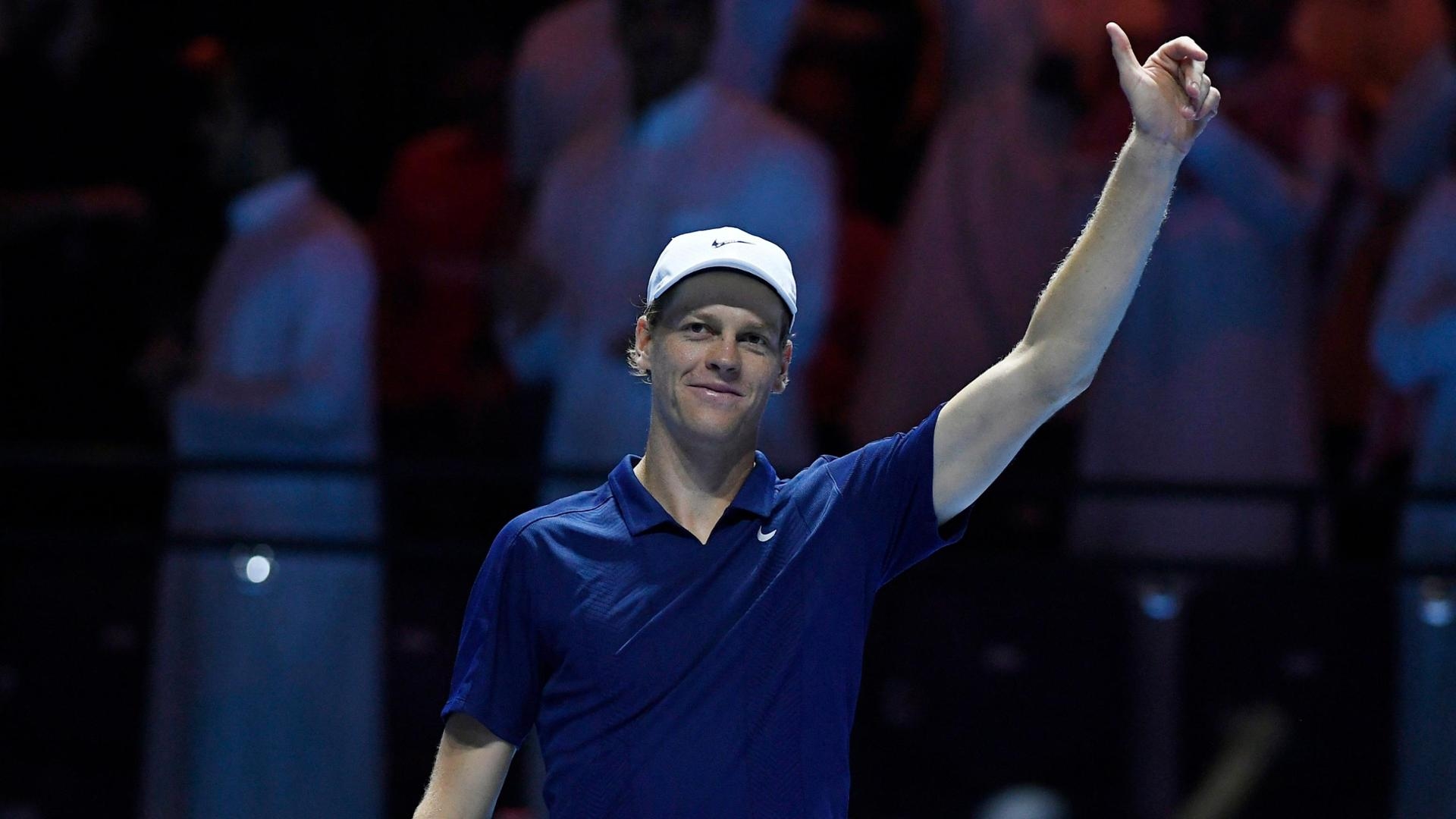 Six Kings Slam, Sinner elimina Tsitsipas in due set. Ai quarti sfiderà Djokovic