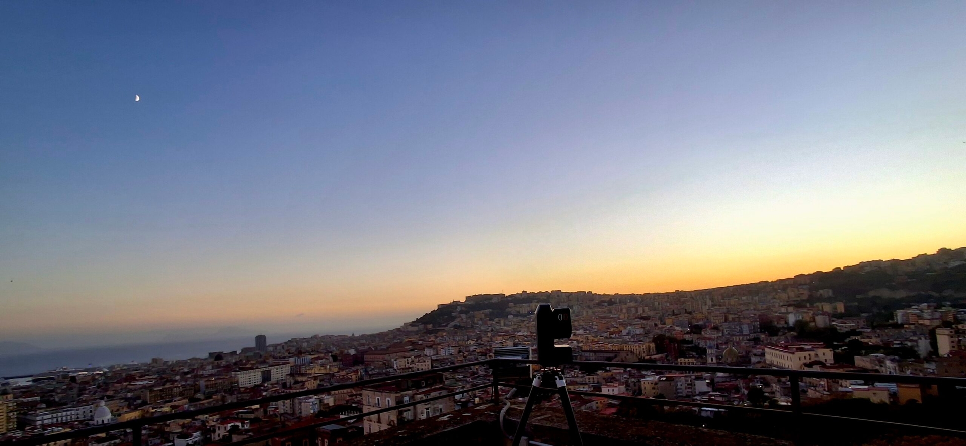 La cometa Lemmon attraversa il Golfo: fotografata dall’Osservatorio Astronomico di Capodimonte