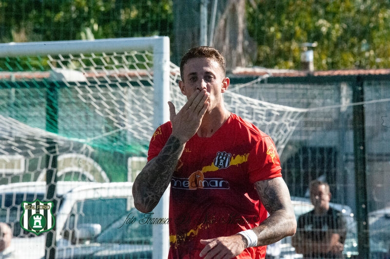 Santiago guida la capolista, Sanchez predica calma. Oggi arriva la Frattese