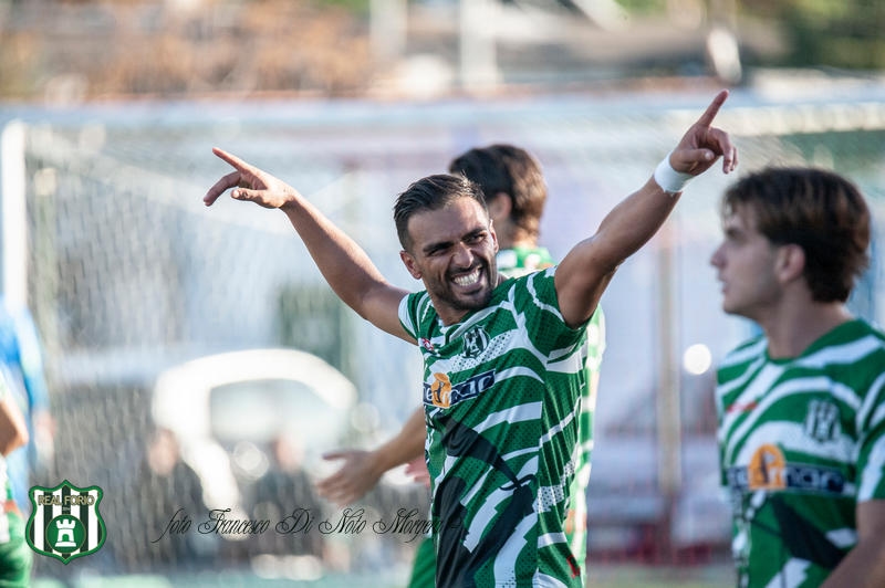 L’ottava sinfonia. Il Real Forio travolge la Frattese 3-0 anche in dieci uomini