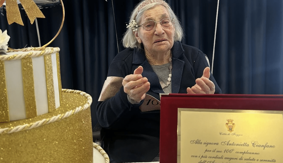 Foggia, büyükanne Antonietta'nın 100. doğum gününü kutluyor: "En güzel hediye mi? Torunumun doğum günü."