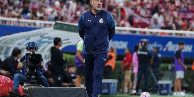 Milito joins the list of coaches who won both Classics in their first short tournament.