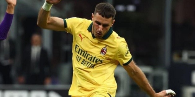 Santiago Giménez, entre críticas, iguala un récord negativo con el Milan