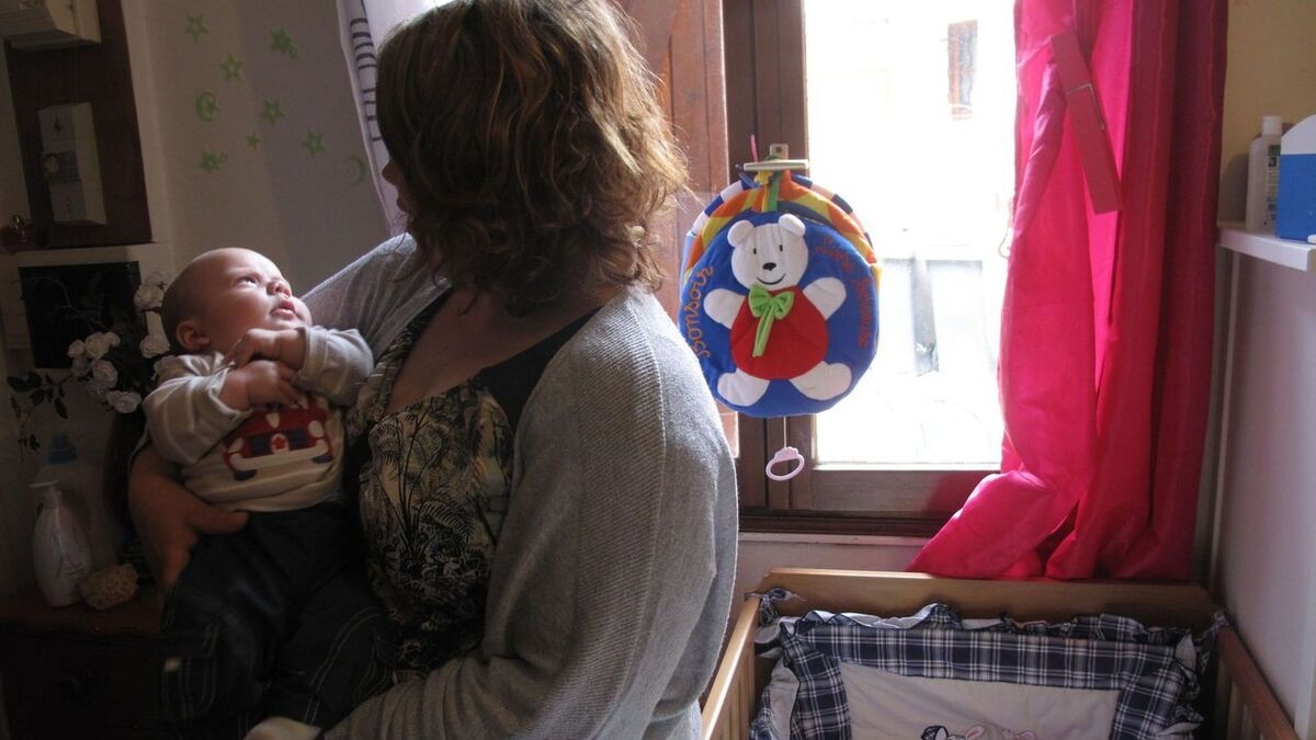 Новый отпуск по уходу за ребенком будет финансироваться за счет экономии на семейных пособиях.